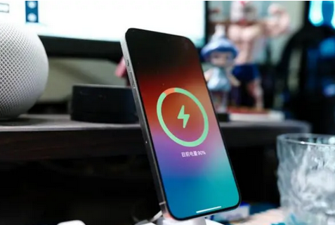 武进苹果15换屏服务分享用什么充电器给iPhone15充电更好 